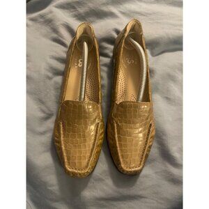 SAS Beige Croc-Embossed Leather Loafers Size 8N Comfort Foot Bed USA